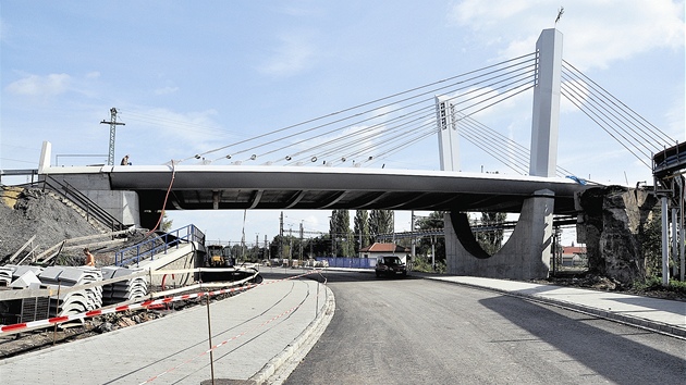 Most ve Skřečoni je před dokončením Most ve Skřečoni je před dokončením
