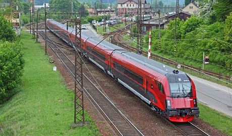 Railjet pi cest do zkuebního centra VUZ Velim v Ústí nad Orlicí