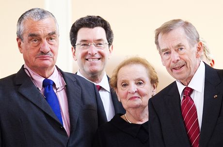 Václav Havel, ministr zahranií Karel Schwarzenberg, nkdejí americká...