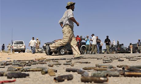 Syrtu svírají líté boje, Kaddáfího jednotky ustupují jen pomalu.