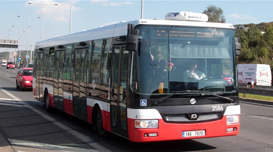 Autobus na Jiní spojku vyjel zkuebn 21. záí 2010. Nyní jezdí pravideln a svezl ji pes 70 tisíc lidí. Ilustraní foto