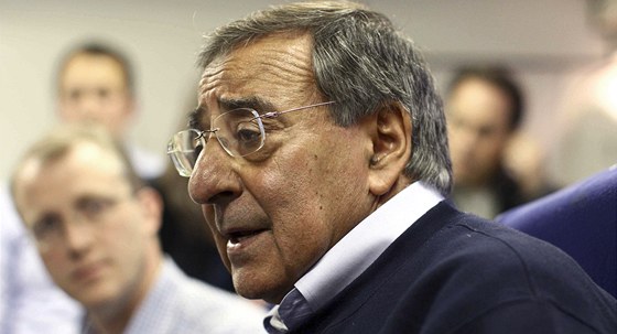 Americký ministr obrany Leon Panetta odlétá na Blízký Východ (2. íjna 2011)