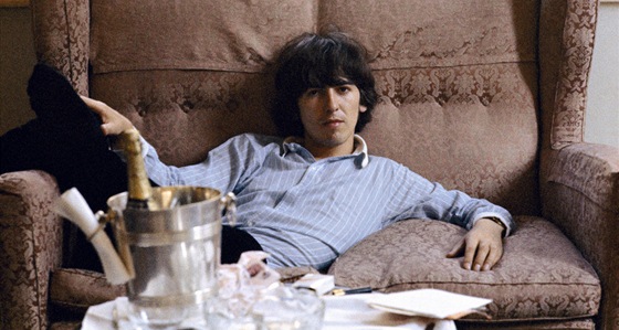 George Harrison ve filmu George Harrison: Living in the Material World, který