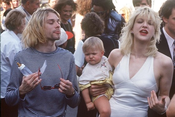Kurt Cobain, jeho ena Courtney Love a dcera Frances Bean.