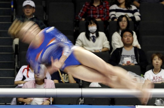 Momentka z mistrovství svta ve sportovní gymnastice v Tokiu. 