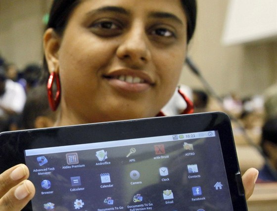 Indický tablet Aakash od firmy DataWind za 35 dolar pro indické studenty