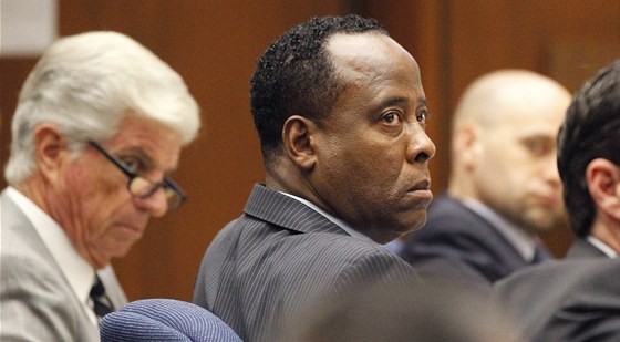 Jacksonv osobní léka Conrad Murray u soudu