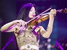 Kadyrovovi zahrla i houslov virtuska Vanessa Mae. Za svj koncert podle...