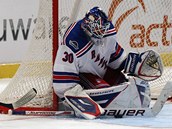 TADY JSEM DOMA J. Brank Henrik Lundqvist pivedl newyorsk Rangers na