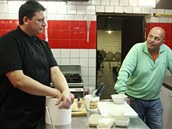 Zdenk Pohlreich s majitelem restaurace U stolet lpy v Hostivici u Prahy