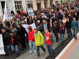 Demonstrace proti nepizpsobivm v st nad Labem. (8. jna 2011)