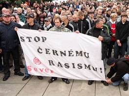Demonstrace proti nepizpsobivm v st nad Labem jen na chvli. (8. jna
