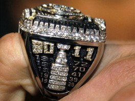 Prsten, který dostali hokejisté Bostonu za vítzství ve Stanley Cupu. 