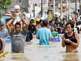 Pokraující monzunové det, etné tajfuny a boue si za poslední tyi msíce
