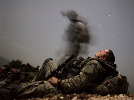 Americký voják odpoívá pi noní misi poblí základny Honaker Miracle v