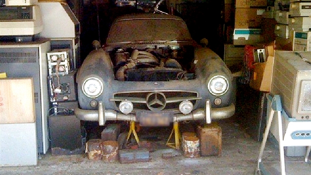 Mercedes-Benz 300 SL z roku 1955, který sbratel Rudi Koniczek objevil v Santa