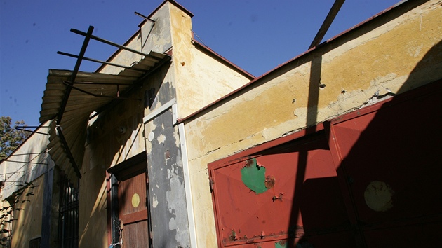 V roce 2011 zaala demolice chtrajcch jinskch kasren, msto nich vyrostou zcela nov bytov domy. 