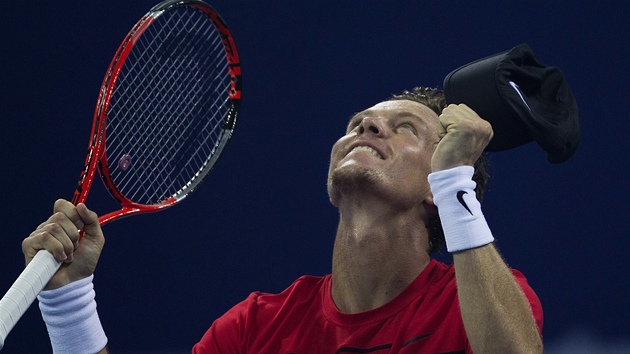 MÁM TO! Tomá Berdych slaví vítzství na turnaji ATP v Pekingu.