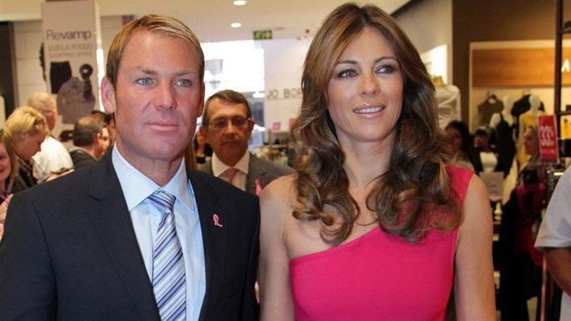 Liz Hurleyová a Shane Warne