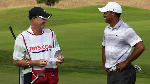 Tiger Woods a jeho nový caddie Joe LaCava ped turnajem Frys.com. 