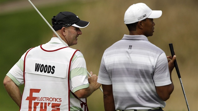 Tiger Woods a jeho nový caddie Joe LaCava ped turnajem Frys.com. 