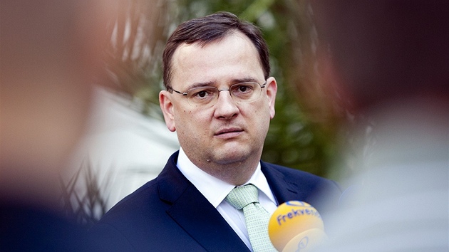 Premiér Petr Nečas přinesl prezidentovi Václavu Klausovi demisi ministra Premiér Petr Nečas přinesl prezidentovi Václavu Klausovi demisi ministra
