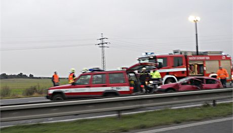 Nehoda zablokovala u Mlad Boleslavi rychlostn silnici R10.