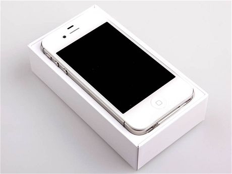 iPhone 4S recenze