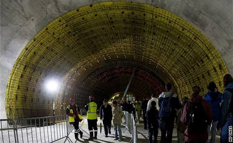 Vnitek tunelu Blanka budou zdobit bu kachlíky nebo speciální nátr.