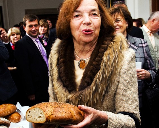 Livia Klausová zastávala v letech 2003-2013 roli první dámy bhem obou volebních období svého manela Václava. Ten byl druhým prezidentem samostatné eské republiky.