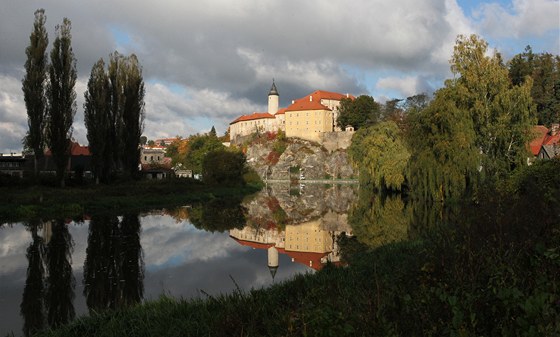 Lede nad Sázavou. Perla Posázaví, jak se jí íká, pijde o své dv místní ásti - Vrbku a Sychrov.