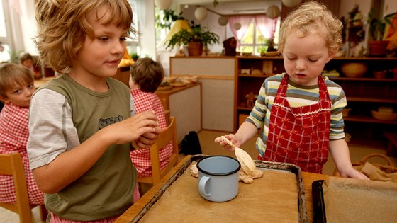 Waldorfská tída mateské koly ve áe nad Sázavou sídlí v ulici Hakova.