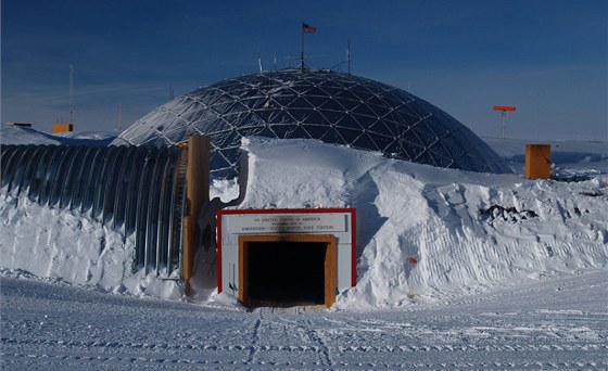 Americká výzkumná stanice Amundsen-Scott na jiním pólu 