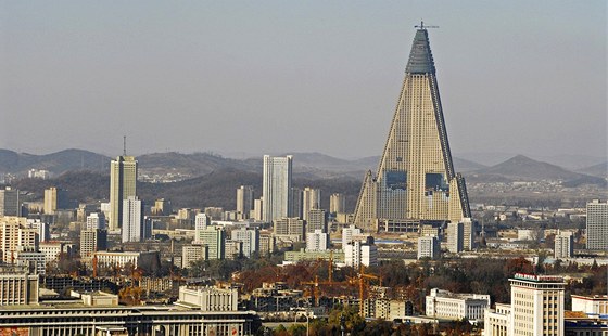 Hotel Ryugyong je odpuzující dominantou severokorejské metropole