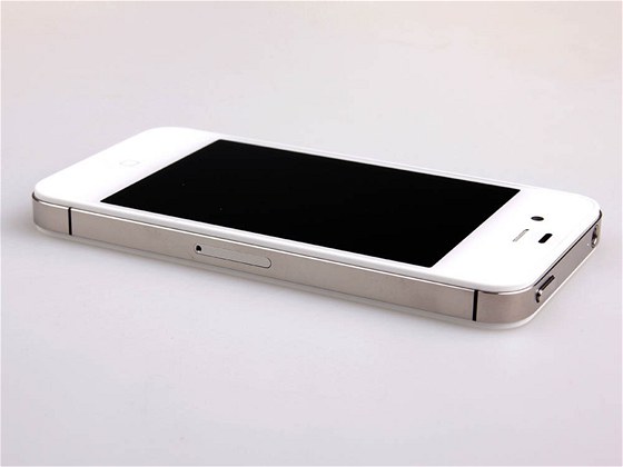 iPhone 4S recenze