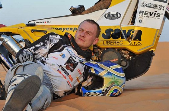 David Pabika s motocyklem pi Rallye Dakar.