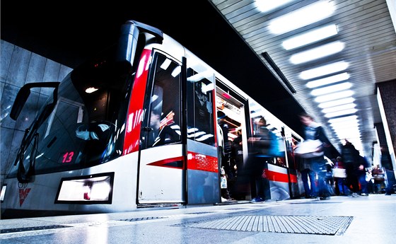 Souprava metra Siemens M1 ve stanici Pankrác na trase C 