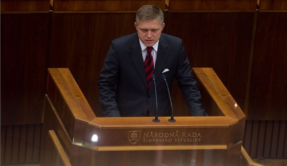 Pedseda strany Smer-SD Robert Fico ve slovenském parlamentu