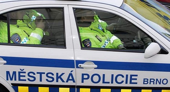 Inspekce brnnské mstské policie se zastala Slováka, kterému stráníci uloili neprávem pokutu. Mu tvrdí, e formulá s oznámením o pestupku upravili ve svj prospch (ilustraní snímek).