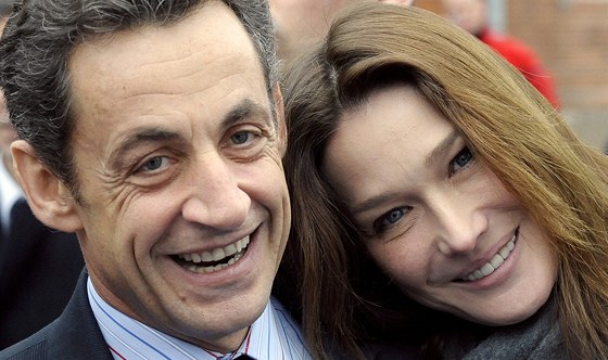 Nicolas Sarkozy a jeho manelka Carla Bruniová-Sarkozyová