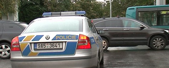 Policejní hlídka zadrela idie, který v Praze ohrooval jiného oféra pistolí