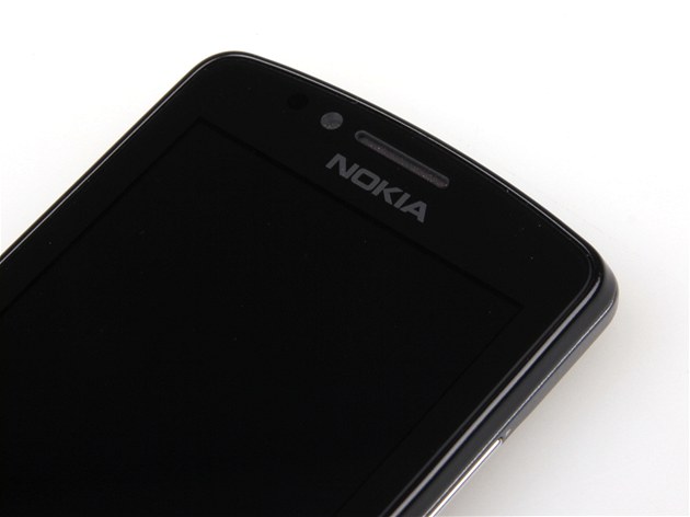 Nokia 700