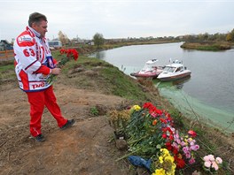 Veejnost severoruské Jaroslavle se tyicet dní po havárii letounu Jak-42 se...