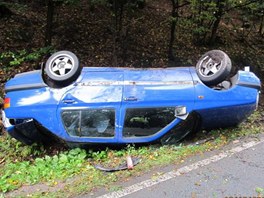 Nehoda u Vamberku, pi kter skonil na stee idi s Volkswagenem Vento. 