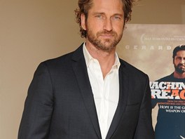 Gerard Butler je poád svobodný mládenec. Chodil napíklad s Jennifer...