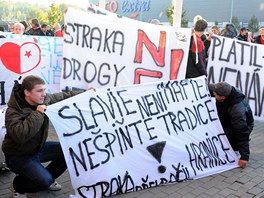 Protestn pochod fanouk fotbalov Slavie proti souasn situaci v klubu a