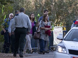 Rodina izraelskhho vojka Gilada alita odjd rno z domova, aby se opt