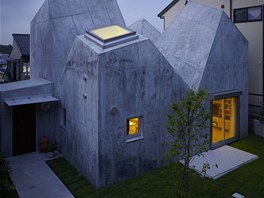 Dm navrhla mlad dvojice architekt z tokijskho studia Torafu, Koichi Suzuna