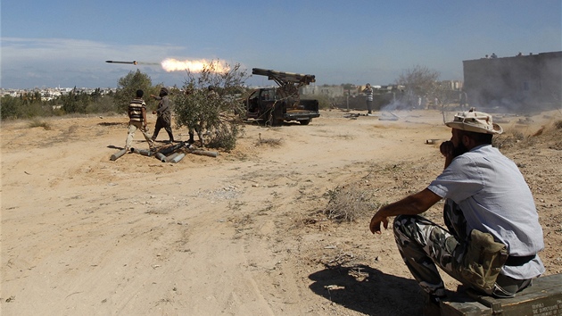 Povstalci útoí na Syrtu. (17. íjna 2011)