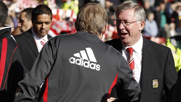 PAN ÚSP̊NÝ. Alex Ferguson vede Manchester United u ptadvacet let. Z klubu udlal mainu na úspchy.
